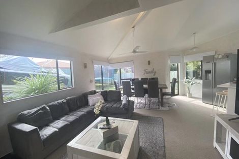 Photo of property in 38 Redwing Street, Browns Bay, Auckland, 0630