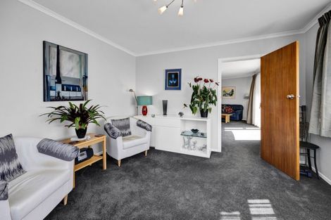 Photo of property in 42 Seaview Road, Marfell, New Plymouth, 4310