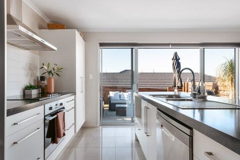 Photo of property in 31 Fairfax Crescent, Pyes Pa, Tauranga, 3112