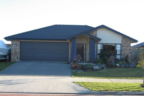 Photo of property in 44 Belfry Place, Wattle Downs, Auckland, 2103