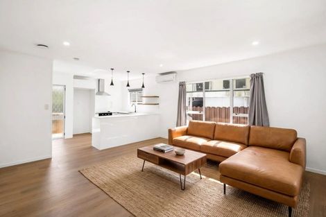 Photo of property in 2/8 Thistledew Place, Bayview, Auckland, 0629