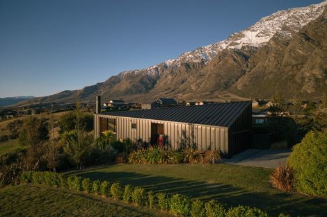 Photo of property in 14 Caithness Court, Jacks Point, Queenstown, 9371