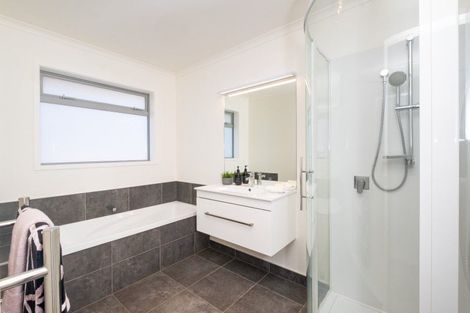 Photo of property in 5 Waitaha Place, Clive, 4102