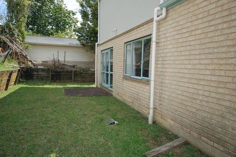 Photo of property in 3b Deuxberry Avenue, Northcote, Auckland, 0627