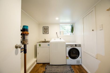 Photo of property in 218 Woodlands Park Road, Titirangi, Auckland, 0604