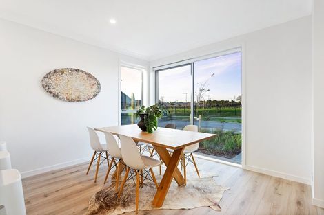 Photo of property in 9 Park Green Avenue, Rosehill, Papakura, 2113