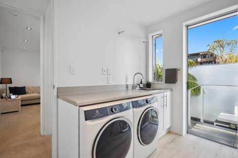 Photo of property in 12a Eastcliffe Road, Castor Bay, Auckland, 0620