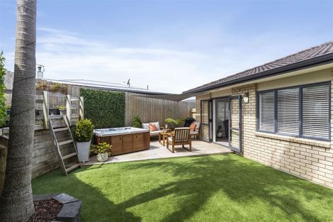 Photo of property in 10a De Thiery Place, Pakuranga Heights, Auckland, 2010