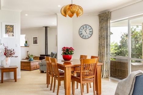 Photo of property in 2247 South Head Road, South Head, Helensville, 0874