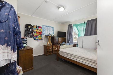 Photo of property in 17 Strand Crescent, Naenae, Lower Hutt, 5011