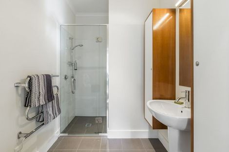 Photo of property in 13 Blacks Road, Greenhithe, Auckland, 0632