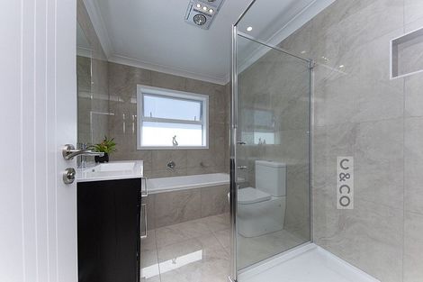 Photo of property in 2 Tauwaka Crescent, Riverhead, 0820