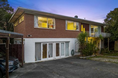 Photo of property in 342 Glenfield Road, Glenfield, Auckland, 0629