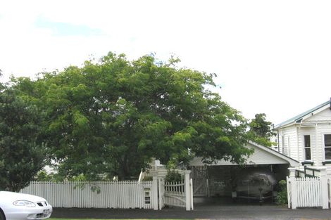 Photo of property in 10 Waterview Road, Stanley Point, Auckland, 0624