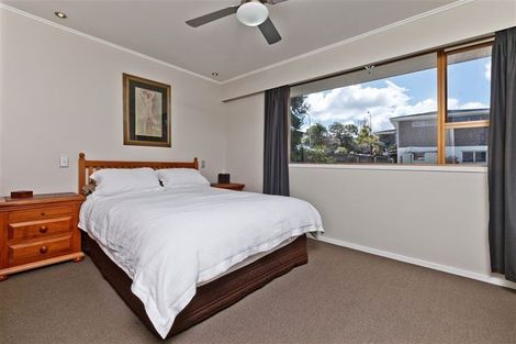 Photo of property in 4 Intrepid Place, Torbay, Auckland, 0630