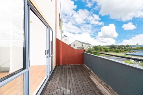 Photo of property in Lakeview Terrace, 22/14 Ambrico Place, New Lynn, Auckland, 0600