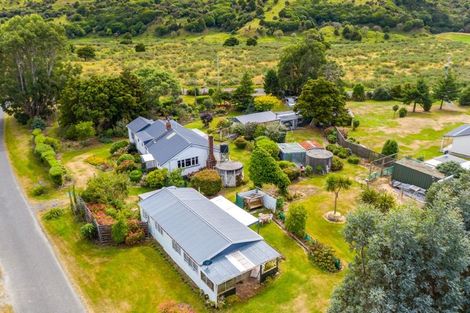 Photo of property in 9 Surat Bay Road, New Haven, Owaka, 9585