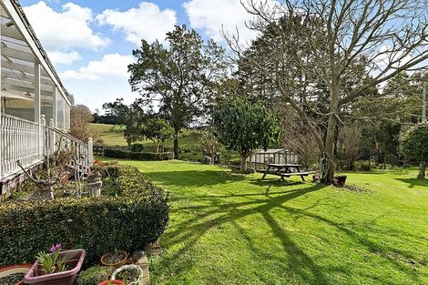 Photo of property in 118 Motu Road, Kumeu, 0891