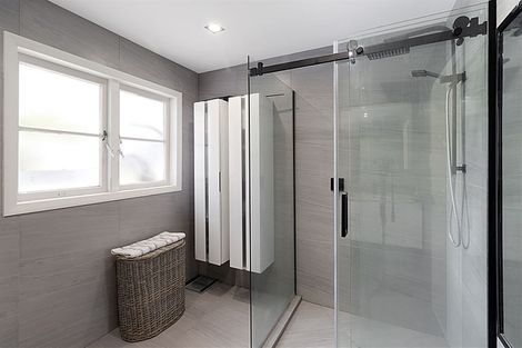 Photo of property in 42 Tiroroa Avenue, Te Atatu South, Auckland, 0610