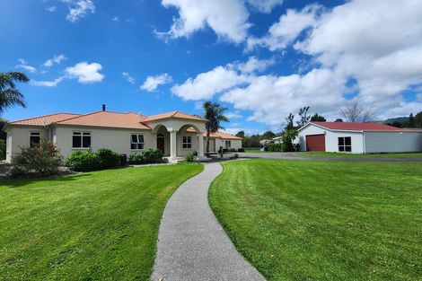 Photo of property in 1095 Queen Street East, Levin, 5571