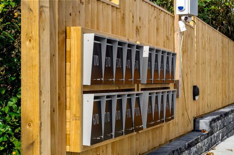 Photo of property in 16/10 Fathom Place, Te Atatu Peninsula, Auckland, 0610