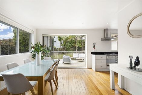 Photo of property in 1 Selwyn Crescent, Forrest Hill, Auckland, 0620