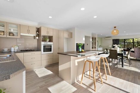 Photo of property in 28 London Street, Te Atatu Peninsula, Auckland, 0610