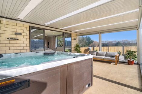 Photo of property in 8 Meadowview Close, Waiuku, 2123