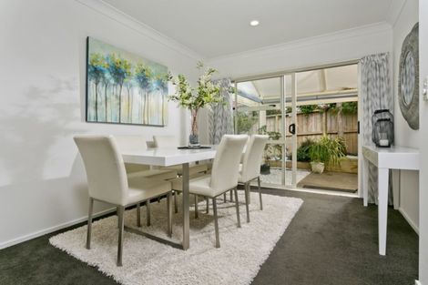 Photo of property in 4 Bundoran Way, Pinehill, Auckland, 0632