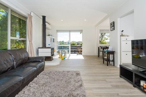 Photo of property in 47 Cockayne Crescent, Sunnynook, Auckland, 0620