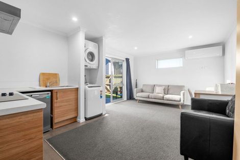 Photo of property in 33 Sandleigh Road, Hamilton Lake, Hamilton, 3204