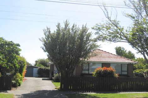 Photo of property in 8 Isleworth Road, Bishopdale, Christchurch, 8053