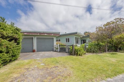 Photo of property in 36 Rangihiroa Street, Waikanae Beach, Waikanae, 5036