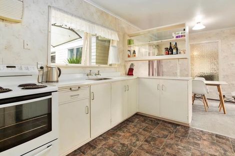 Photo of property in 2 Orsova Place, Lynfield, Auckland, 1042