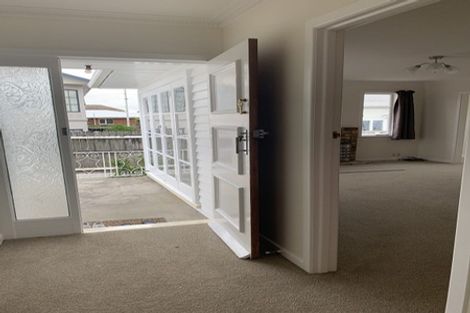 Photo of property in 98 Oakdale Road, Mount Roskill, Auckland, 1041