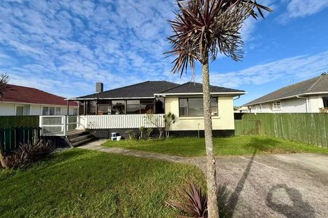 Photo of property in 6 Durham Street, Te Atatu Peninsula, Auckland, 0610