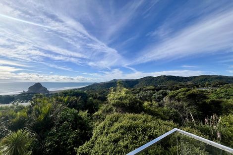 Photo of property in 15 Piha Road, Piha, New Lynn, 0772