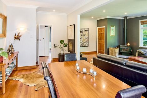 Photo of property in 1 Victory Crescent, Tawa, Wellington, 5028