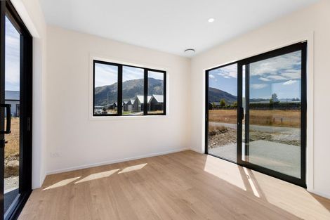 Photo of property in 4 Pipson Way, Lake Hawea, 9382