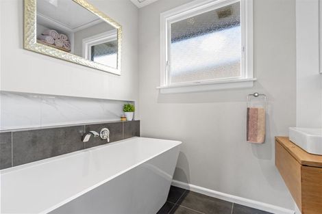 Photo of property in 2 Wychwood Crescent, Bishopdale, Christchurch, 8053