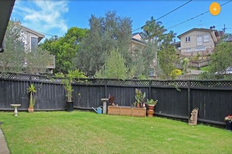 Photo of property in 1/663a Beach Road, Rothesay Bay, Auckland, 0630