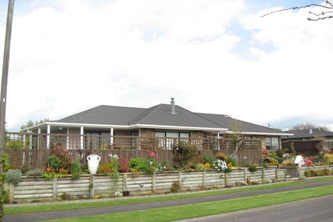 Photo of property in 10 Boulevard Drive, Merrilands, New Plymouth, 4312
