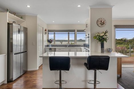 Photo of property in 19 Te Urunga Place, Acacia Bay, Taupo, 3330