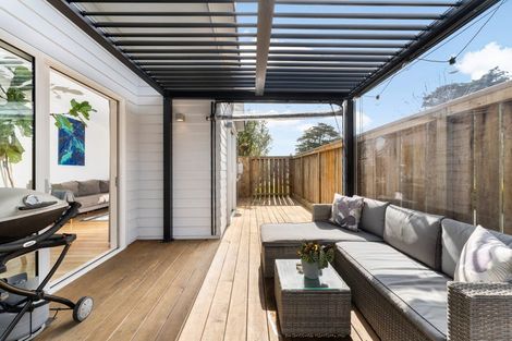 Photo of property in 10 Sauterne Road, Kumeu, 0810