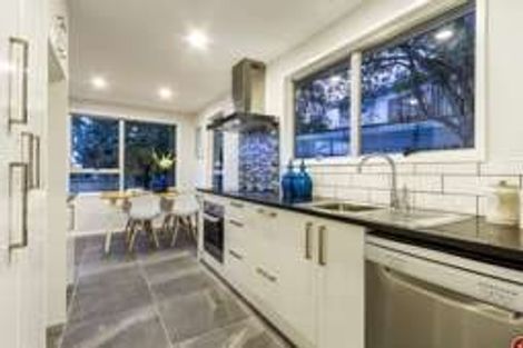 Photo of property in 17 Wanita Place, Totara Vale, Auckland, 0629