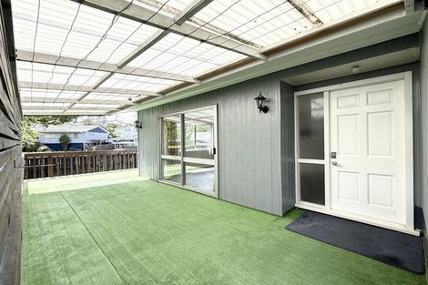 Photo of property in 9 Woodman Place, West Harbour, Auckland, 0618