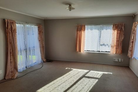 Photo of property in 2/34 Penion Drive, Flat Bush, Auckland, 2023