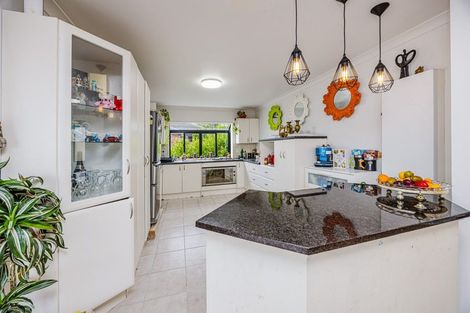 Photo of property in 40 Ewhurst Place, Goodwood Heights, Auckland, 2105