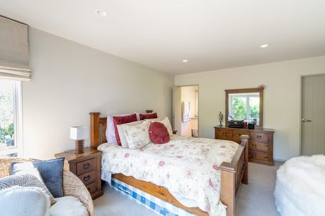 Photo of property in 1 Holden Way, Fitzherbert, Palmerston North, 4471