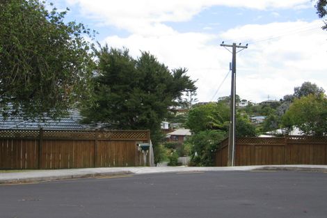 Photo of property in 10 Phillip Parade, Forrest Hill, Auckland, 0620